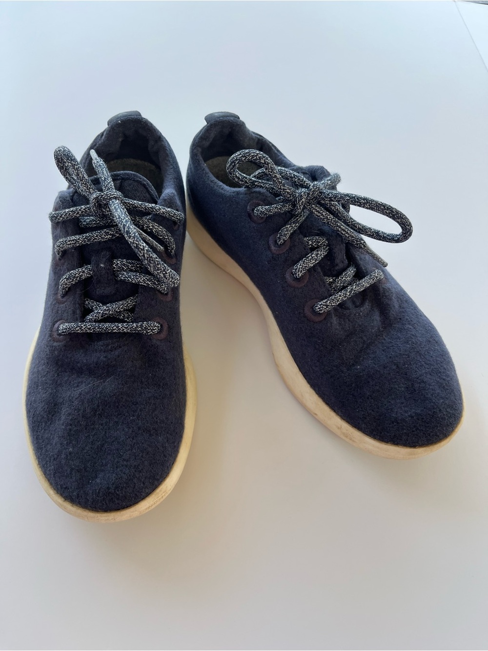 Women’s 8 navy blue Allbirds sneakers